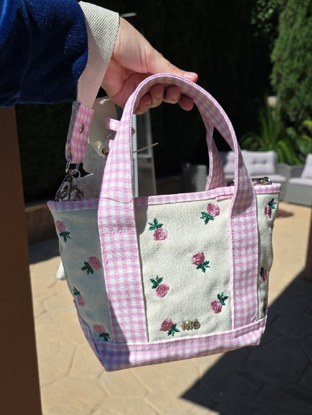 Madden Girl Pink Rose Tote With Swan and Rose Charm - Picture 7 of 10